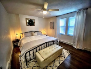 3 bedrooms, desk, iron/ironing board, travel cot - Historic West End Haven, walk to downtown Winston (Winston-Salem)