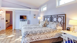 3 bedrooms, bed sheets - Starfish House - Yachats Ocean View (Yachats)