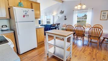 Fridge, microwave, dishwasher, coffee/tea maker