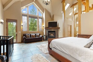 6 bedrooms, iron/ironing board, WiFi, bed sheets
