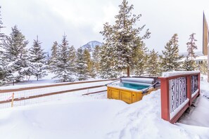 Outdoor spa tub - 4 Min Drive to Main Street, Private Deck with Hot Tub and Mountain Views! (Frisco)