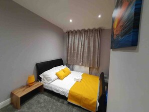 Casa | 2 habitaciones, tabla de planchar con plancha y wifi gratis 
