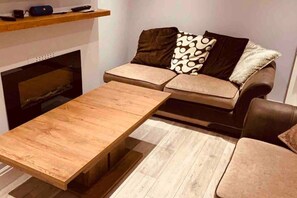 Hus | Vardagsrum | Eldstad