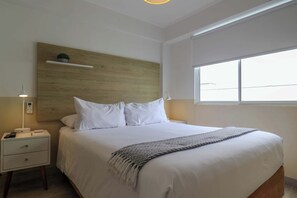 1 dormitorio, tabla de planchar con plancha, wifi y ropa de cama