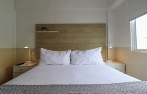 1 dormitorio, tabla de planchar con plancha, wifi y ropa de cama