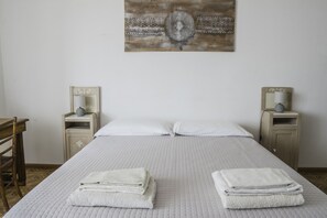 4 bedrooms, bed sheets - Su Palatu - Spacious house for 6 with panoramic terrace (Cuglieri)