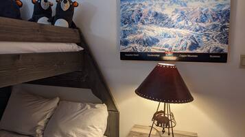 3 bedrooms, iron/ironing board, free WiFi, bed sheets