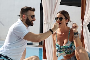 Outdoor pool, open 9:00 AM to 10:00 PM, free cabanas, pool umbrellas - Campus Merida ApartHotel (Mérida)