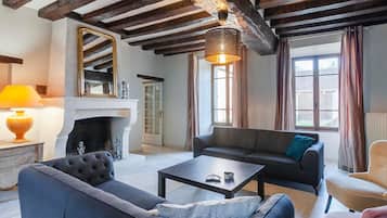 TV, fireplace, DVD player