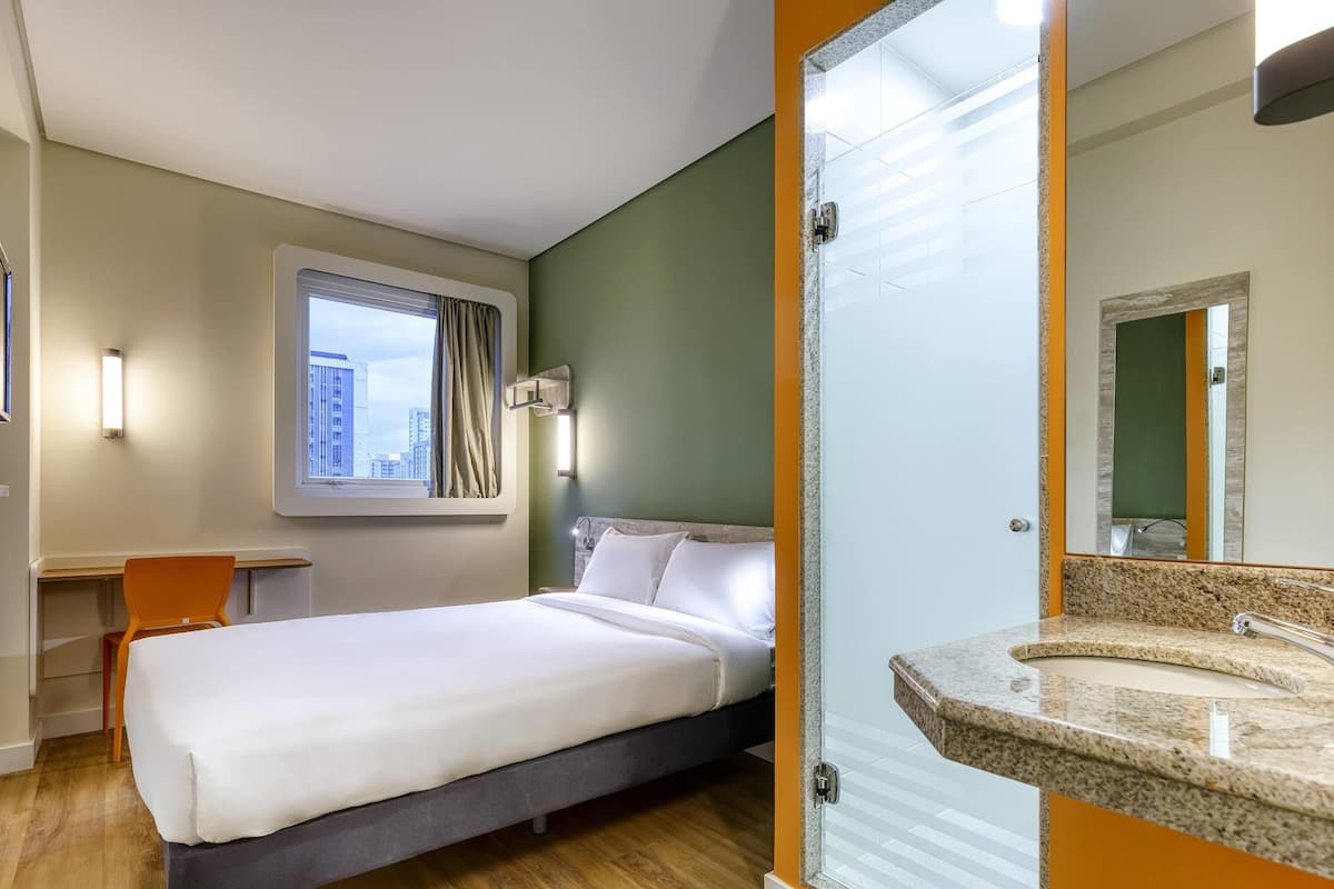 Classic Room, 1 Katil Kelamin (Double) | 1 bilik tidur, meja, ruang kerja komputer riba