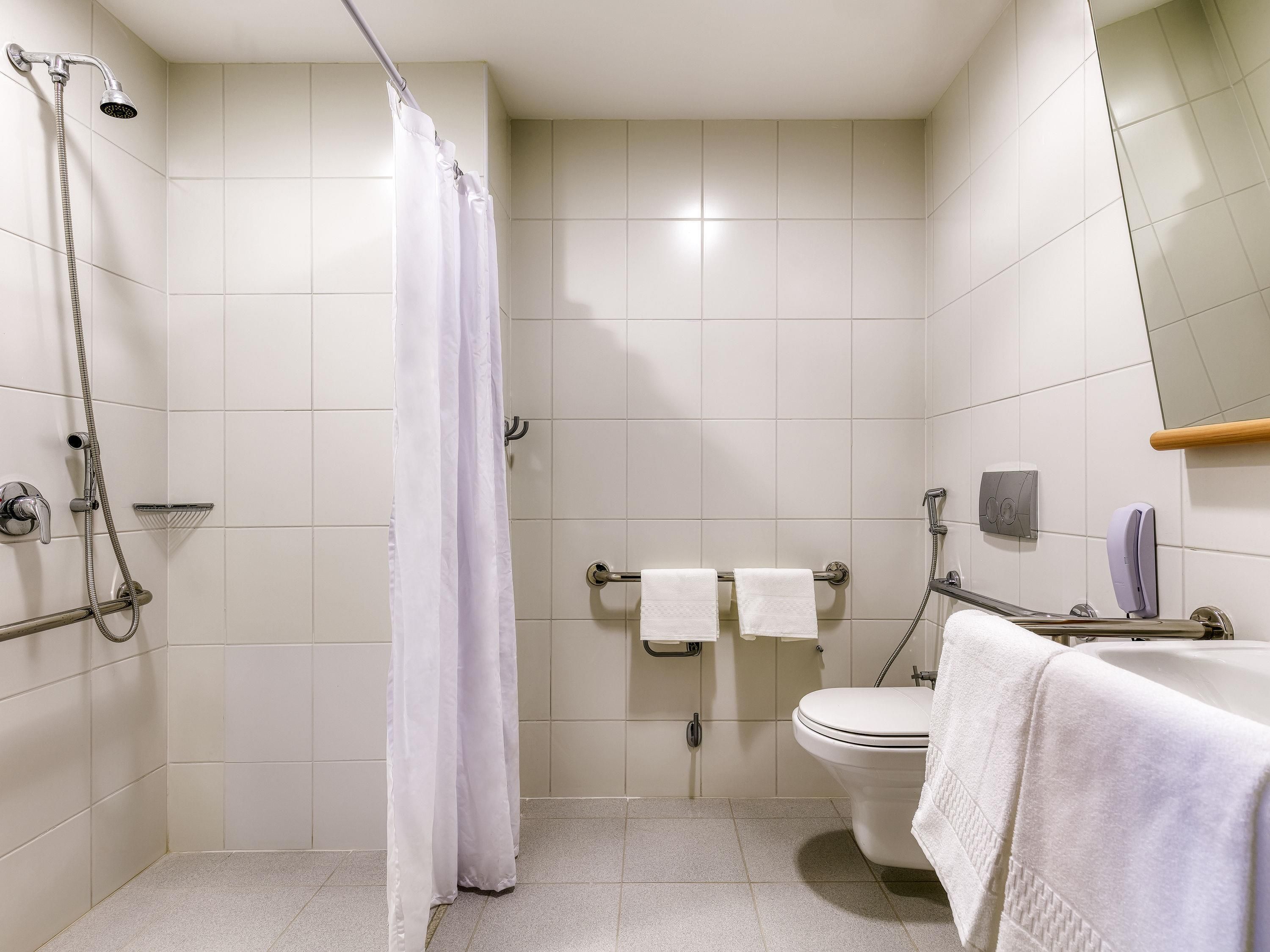 Standard Room, 1 Twin Bed, Accessible | 1 bedroom, desk, laptop workspace, blackout drapes