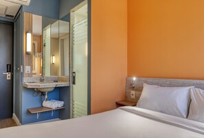 1 dormitorio, escritorio, espacio para trabajar con un portátil