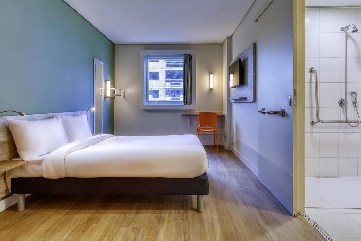Habitación estándar, 1 cama individual, accesible para personas con discapacidad | 1 dormitorio, escritorio, espacio para trabajar con un portátil