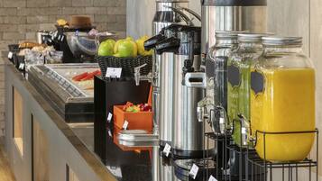 Café da manhã com buffet todos os dias mediante uma taxa