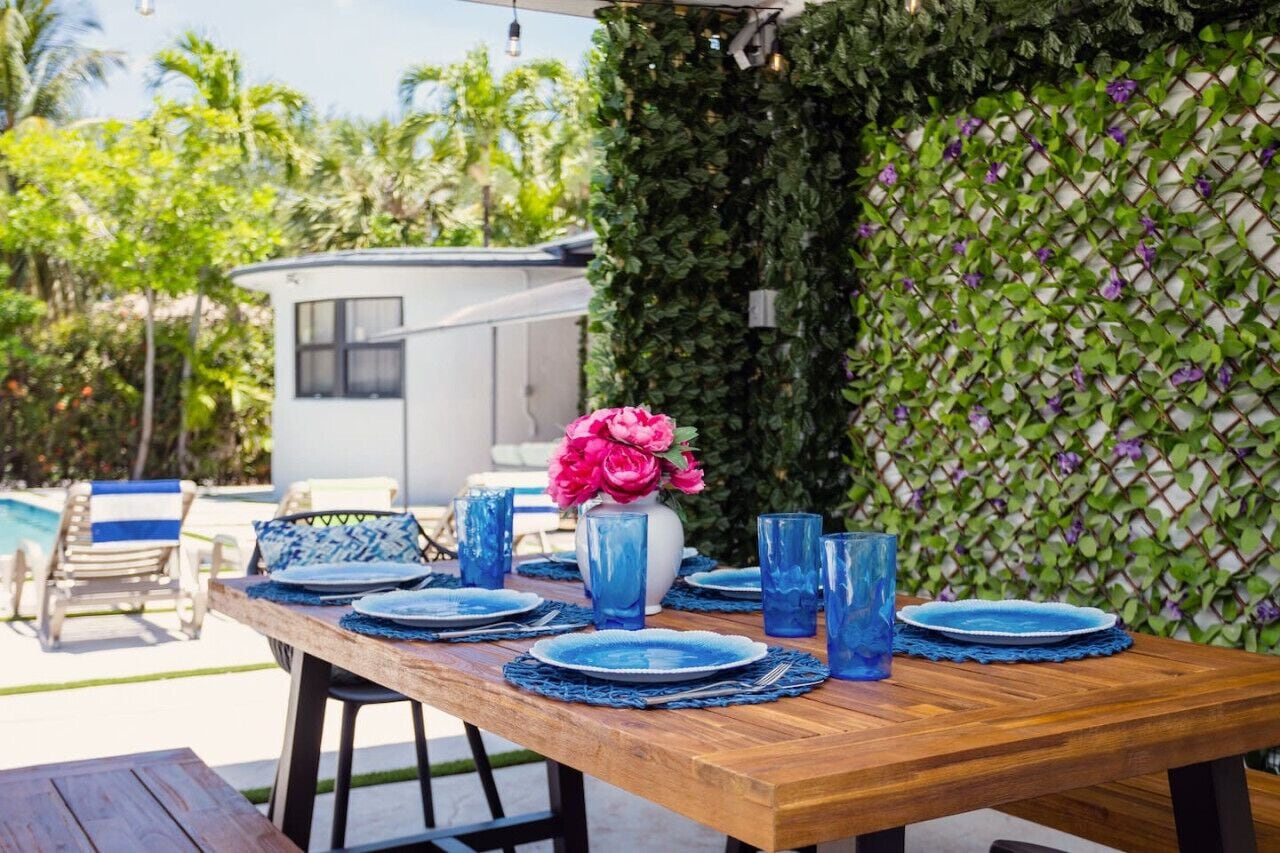 Outdoor dining