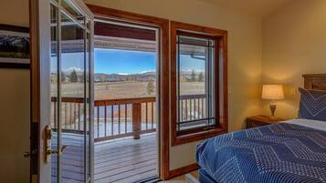 2 habitaciones, tabla de planchar con plancha y cuna de viaje