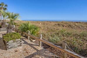 Property grounds - Amazing views, newly remodeled luxury oceanfront condo w/private balcony and pool (North Myrtle Beach)