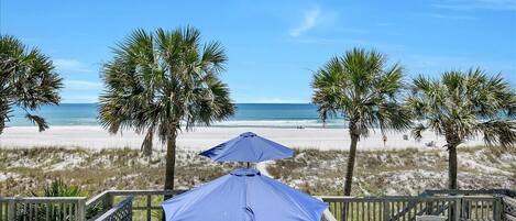 屋外ダイニングエリア