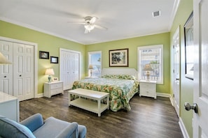 5 bedrooms, free WiFi, bed sheets - Diamond in the Rough! 5-bedroom beachfront home. Sleeps 14. Walk to Pier Park (Panama City Beach)