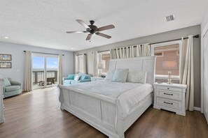 4 bedrooms, free WiFi, bed sheets - 4 Bedroom Beachfront Home Near Pier Park! Gorgeous Unit with 2 Master Bedrooms. Sleeps 10! (Panama City Beach)