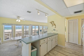 Towels - Fabulous BEACHFRONT corner unit! 3 bedrooms. Amazing sunsets. West end PCB! (Panama City Beach)