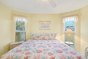3 bedrooms, free WiFi, bed sheets - Fabulous BEACHFRONT corner unit! 3 bedrooms. Amazing sunsets. West end PCB! (Panama City Beach)
