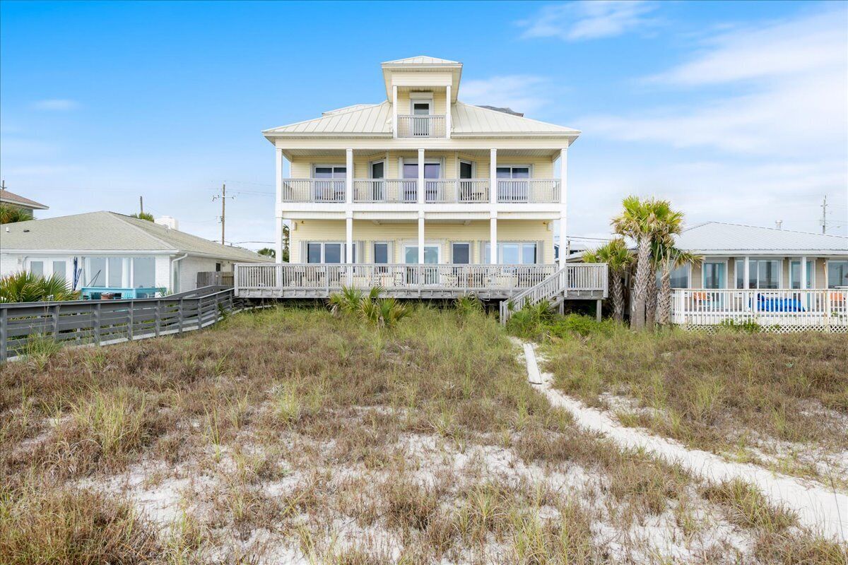 CFLAT - Large, luxurious beachfront home located within walking distance to Pier Park