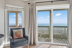 A balcony with a view of the beach and ocean. - 6 bedroom Beachfront Home! Walk to Pier Park! Sleeps 16! (Panama City Beach)