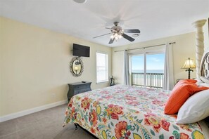 6 bedrooms, WiFi, bed sheets - CFLAT - Large, luxurious beachfront home located within walking distance to Pier Park (Panama City Beach)