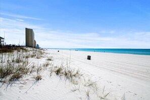 On the beach - Beach front! Pet Friendly Townhouse. Sleeps 6 on the West End! (Panama City Beach)