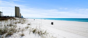 Beach front! Pet Friendly Townhome. West end PCB. Sleeps 6!