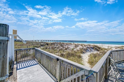 Pet friendly beach front home next to PCB dog beach. Walk to Pier Park! Sleeps 8!