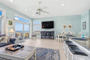 Interior - Beachfront Townhome! West End PCB. 3 Bedrooms Sleeps 10! (Panama City Beach)