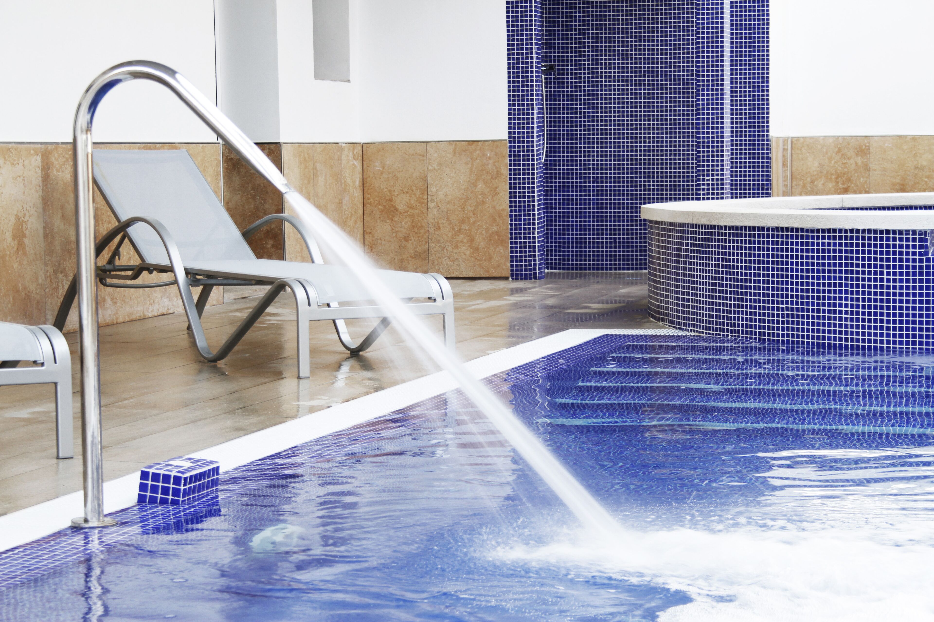 桑拿、热水浴缸