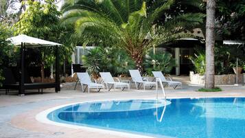 Piscine extérieure (ouverte en saison)