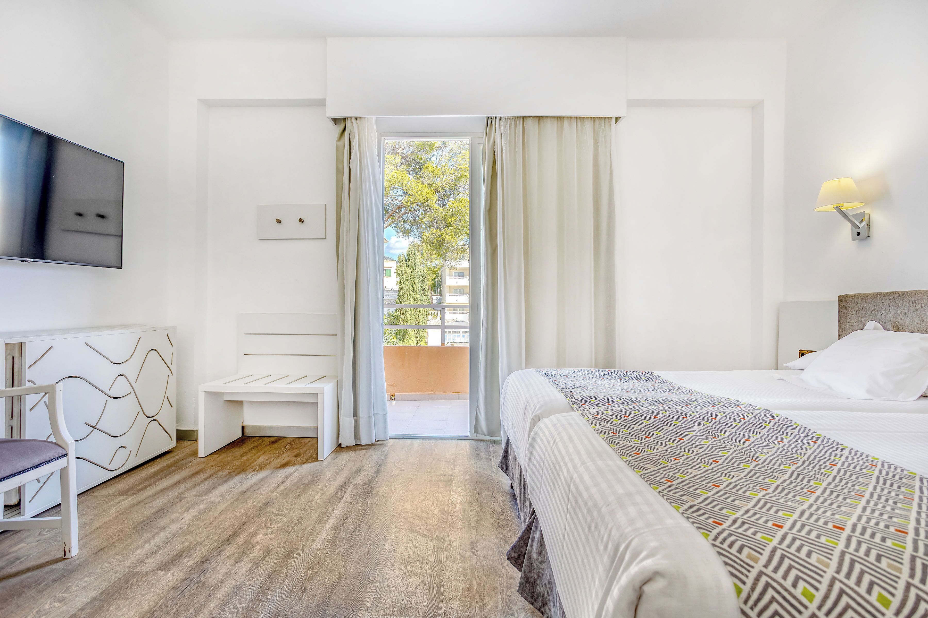 In-room safe, desk, laptop workspace, free WiFi