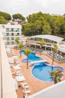 Kolam renang terbuka, kerusi lepak pantai