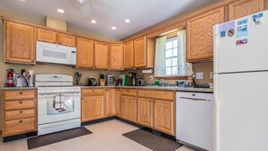 House, Multiple Beds (Robin's Nest) | Private kitchen - Robin's Nest (Killington)