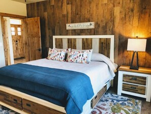 4 habitaciones, tabla de planchar con plancha, wifi y ropa de cama