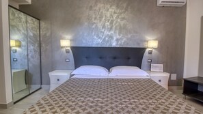 1 Schlafzimmer, Bügeleisen/Bügelbrett, Bettwäsche