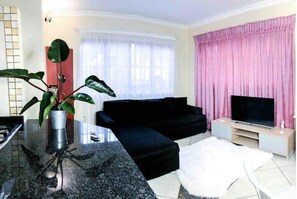 Living area - Palmerston Estate-Holiday Destination North of JHB (Randburg)