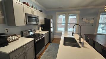 Peti sejuk, ketuhar gelombang mikro, ketuhar, dapur