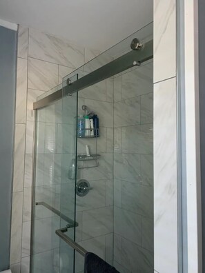 Combined shower/bathtub, hair dryer, towels, soap - Great Place to Stay (Memphis)