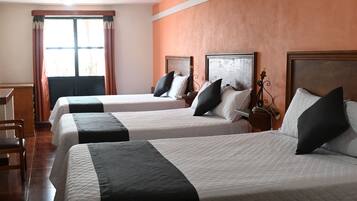 Familienzimmer | 1 Schlafzimmer, laptopgeeigneter Arbeitsplatz, Bügeleisen/Bügelbrett