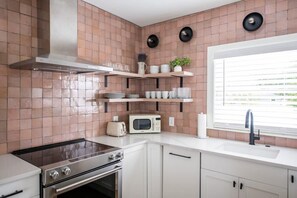 Fridge, microwave, oven, stovetop - Zuma Suite | Walk to King Street Shops! (Charleston)
