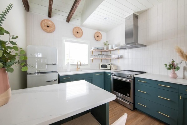 Welcome to the DELANA SUITE!