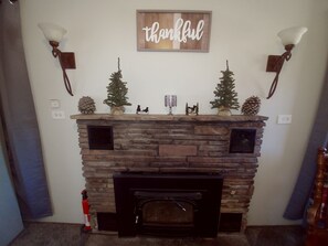 Interior - BBZ Bunkhouse - Cozy and Close to Town; Yet Secluded In The Great Outdoors! (Williams)