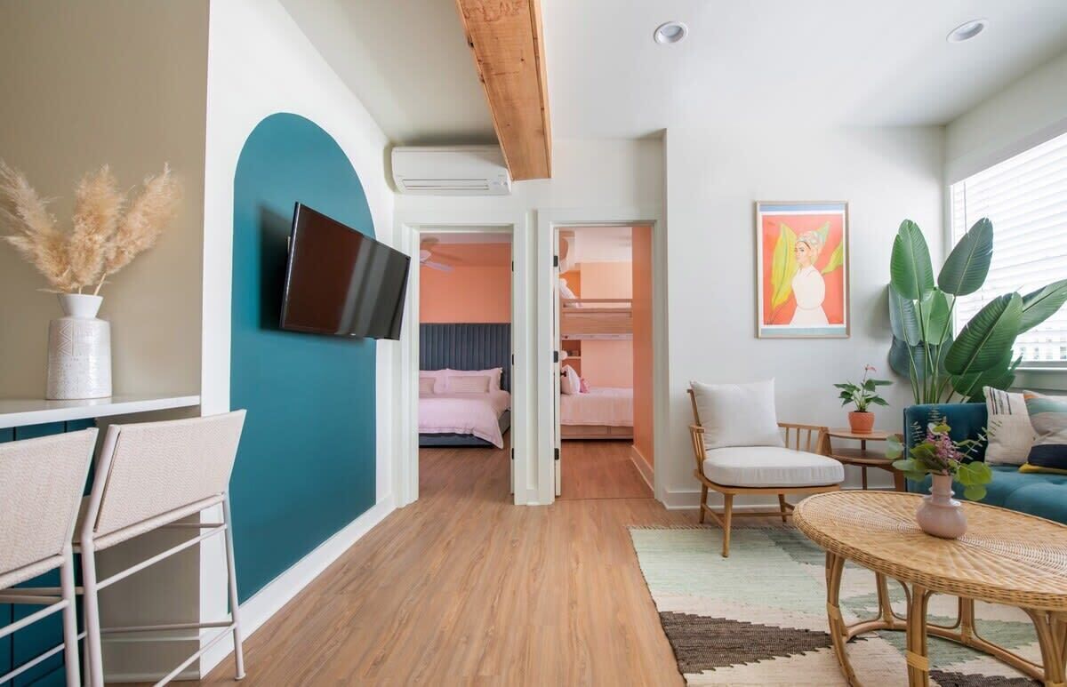 2 habitaciones, tabla de planchar con plancha, cuna de viaje y wifi 