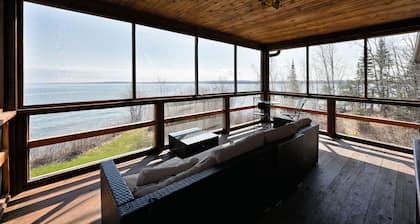 Lake Superior Direct Lakefront! Early September Weekend Openings!