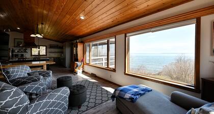 Spring Weekends and Prime Summer Weeks Still Open! Superior Lake-Front!